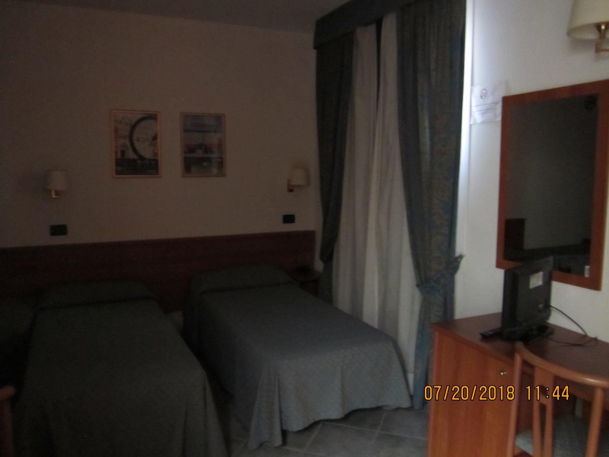 Adelphi Room & Breakfast Ферара Екстериор снимка