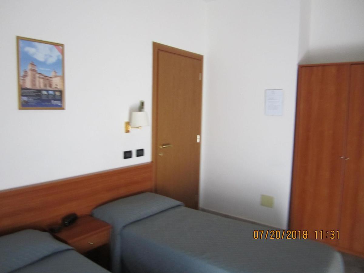 Adelphi Room & Breakfast Ферара Екстериор снимка